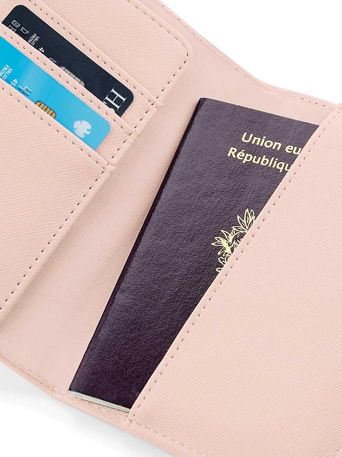 Portapassaporto e etichetta America